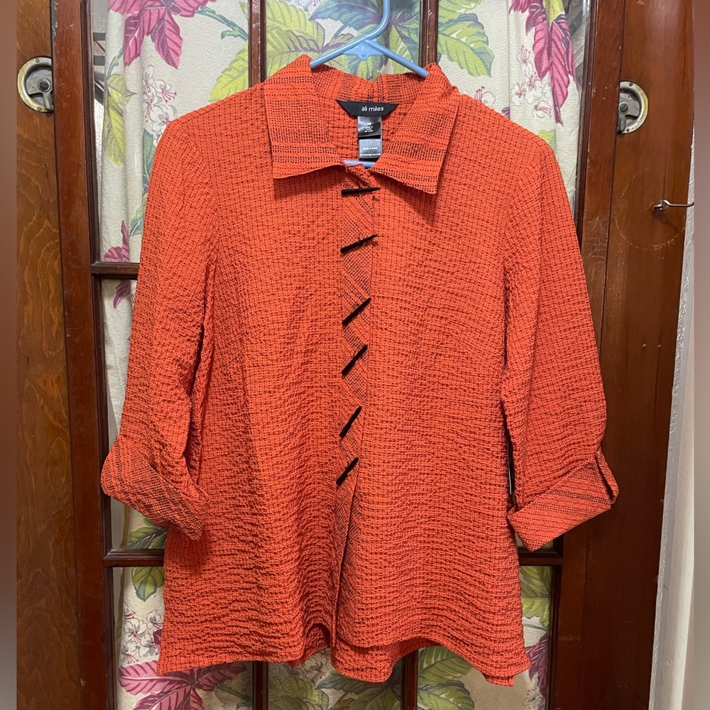 Mandarin style flowy blouse with unique buttons NWT